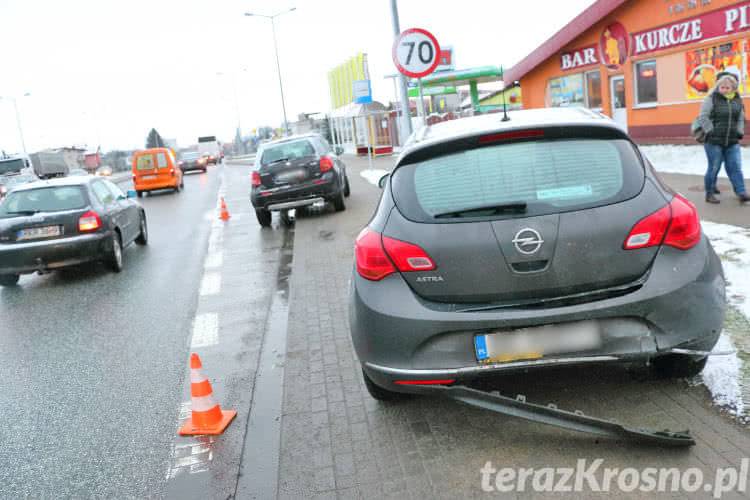 Kolizja 4 samochodów na skrzyżowaniu