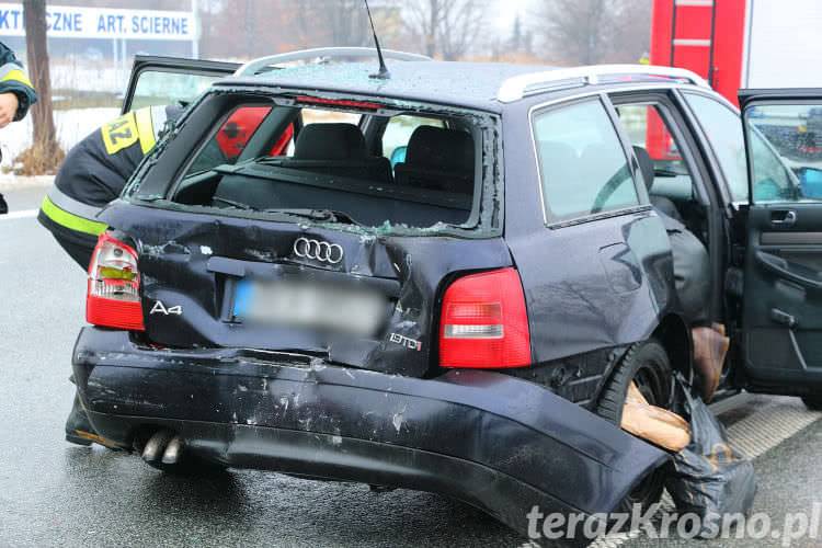 Zderzenie na Podkarpackiej. Ucierpiał kierowca osobówki