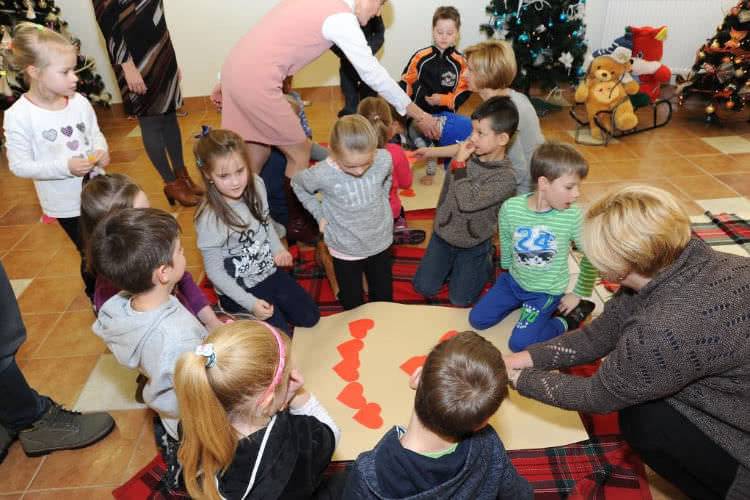 Mikołajkowe czytanie dzieciom w PBW w Krośnie