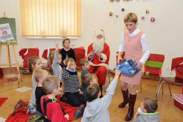 Mikołajkowe czytanie dzieciom w PBW w Krośnie