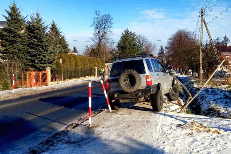 Wjechała w słupki i barierkę
