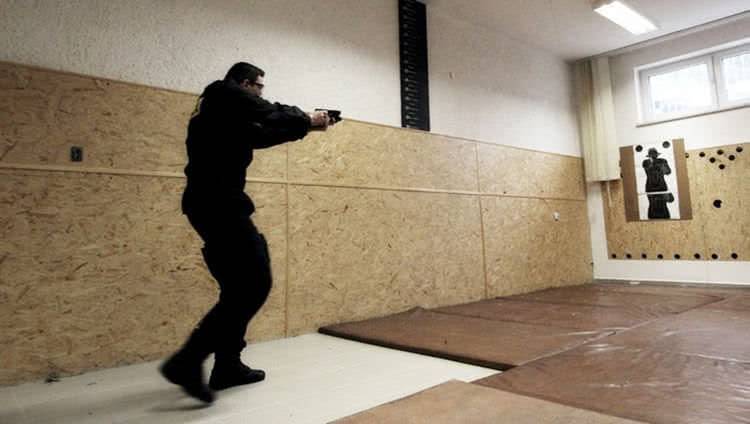 Szkolili się, jak używać paralizatora