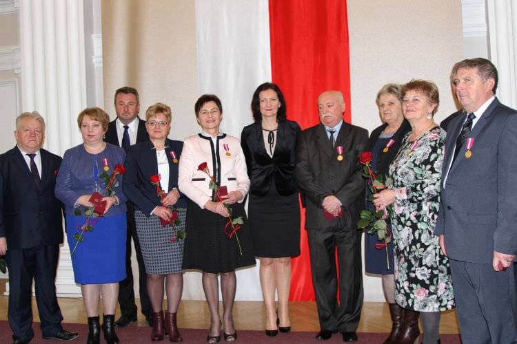 Zasłużeni dla województwa odebrali odznaczenia i medale