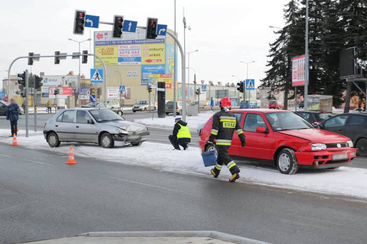 Kolizja dwóch osobówek