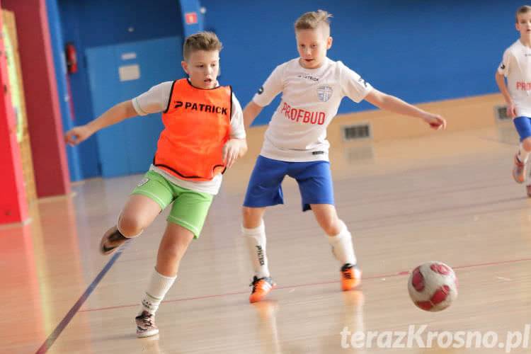 Beniaminek Krosno z pucharem Sławomira Peszki