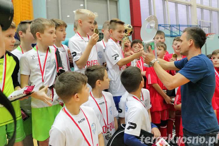 Beniaminek Krosno z pucharem Sławomira Peszki
