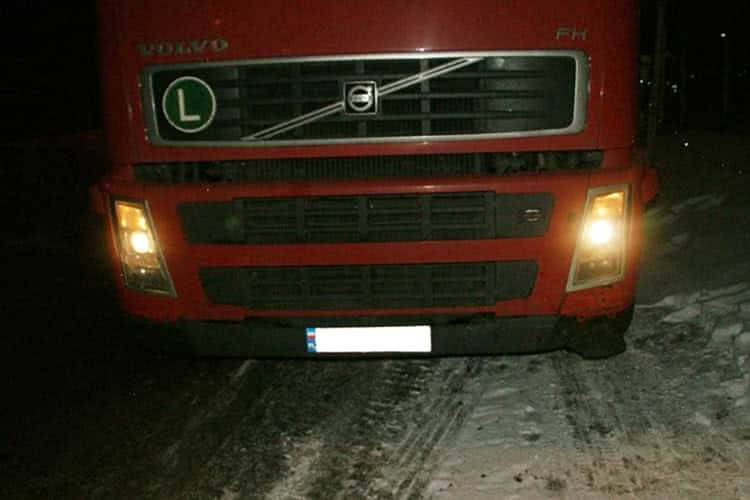 Zderzenie volkswagena z ciężarówką na Bema