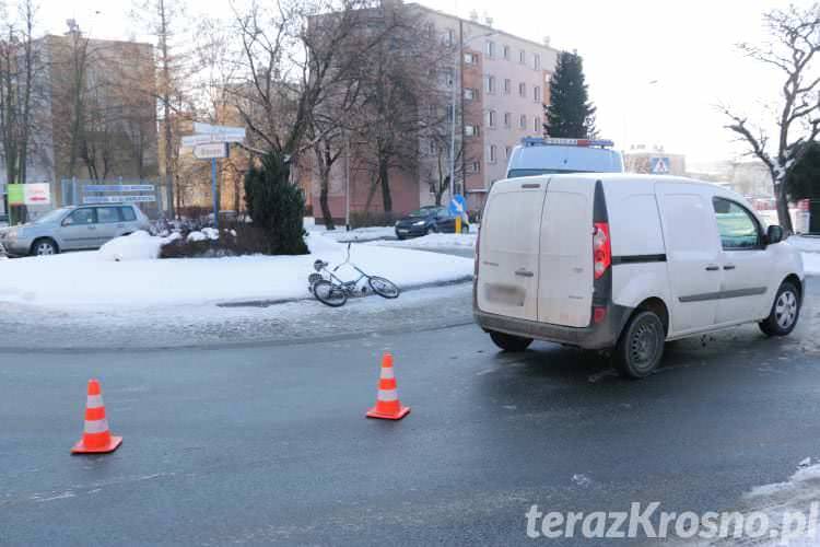 Rowerzysta potrącony na rondzie HDK