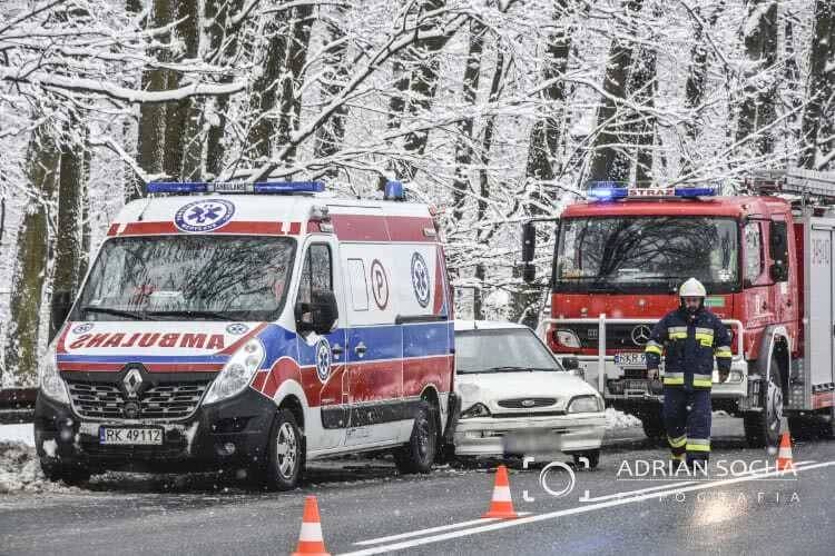 Dukla. Samochód zderzył się z karetką pogotowia