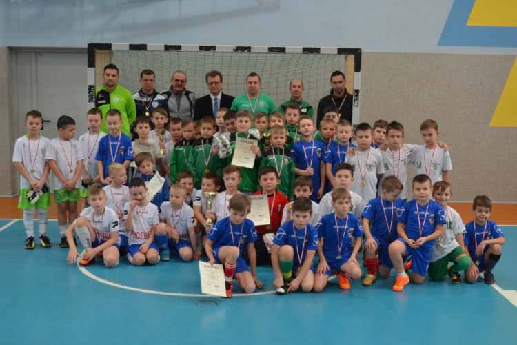 Beniaminek Krosno z Pucharem Posła Piotra Babinetza