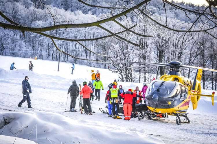 Puławy. Skuter śnieżny uderzył w śmigłowiec LPR