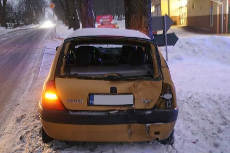 Krościenko Wyżne. Autobus wjechał w osobówkę