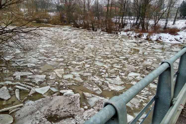 Spiętrzenie kry na Jasiołce