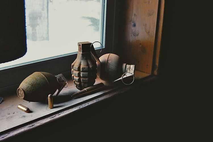 Broń, granat i amunicja u 41-latka