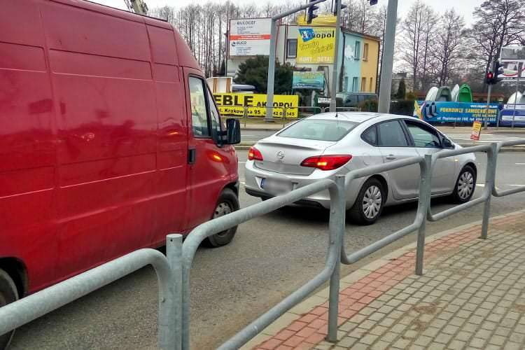 Kolizja z udziałem nieoznakowanego radiowozu