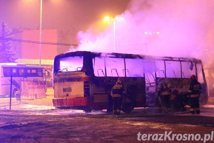 Pożar autobusu. Pojazd całkowicie spłonął na dworcu