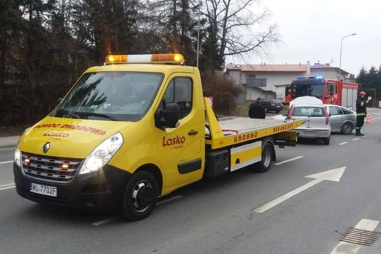 Wymusiła pierwszeństwo i spowodowała kolizję