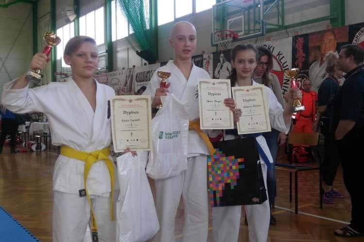 6 trofeów dla Krośnieńskiego Klubu Kyokushin Karate