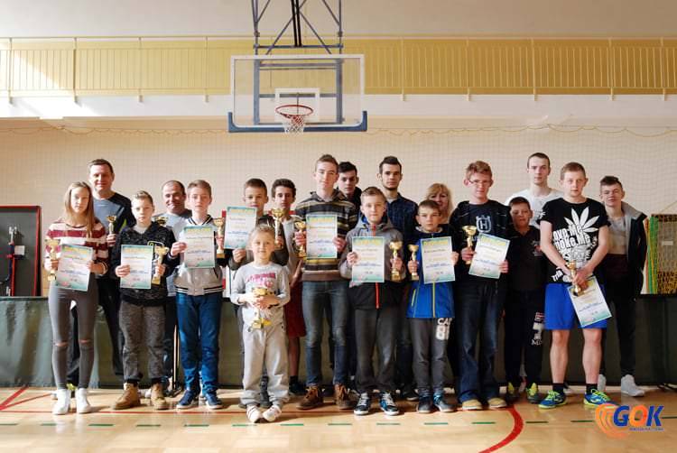 Tenisiści stołowi rywalizowali w Rogach o Puchar Wójta