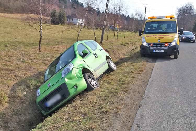 Włączał się do ruchu, doprowadził do zderzenia