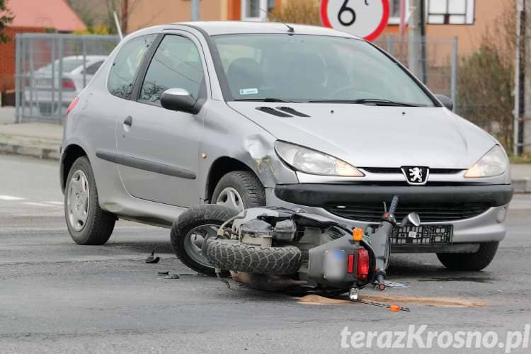 Zderzenie samochodu ze skuterem [WIDEO]