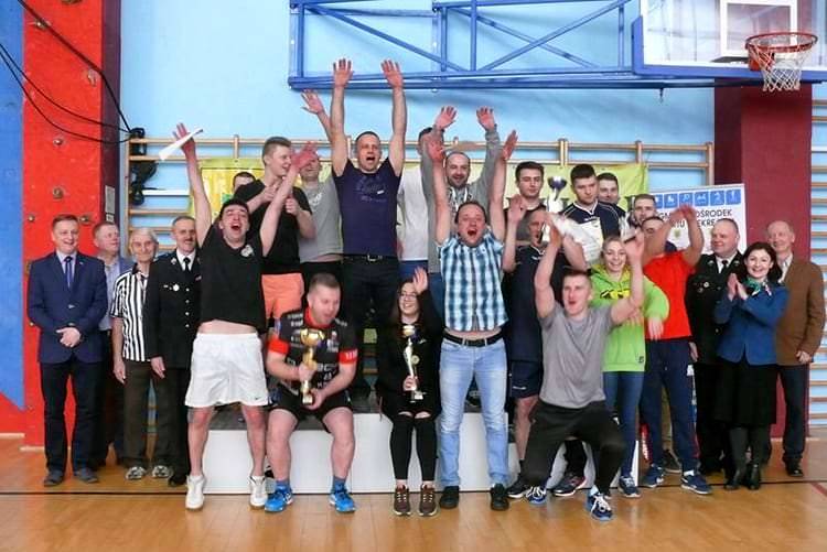 Strażacy ochotnicy z gminy Jedlicze rywalizowali w turnieju siatkarkim