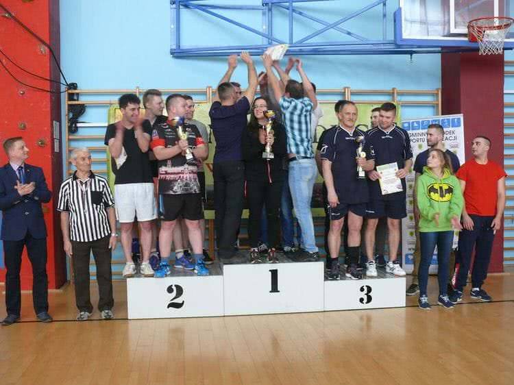 Strażacy ochotnicy z gminy Jedlicze rywalizowali w turnieju siatkarkim
