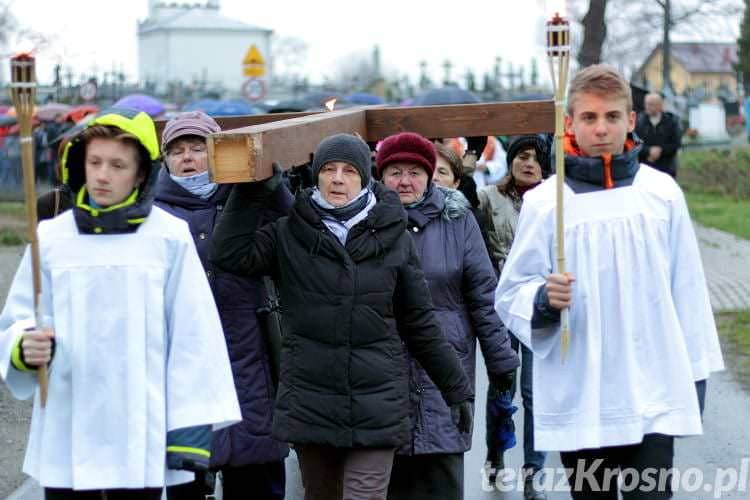Ulicami Zręcina przeszła Droga Krzyżowa [WIDEO]