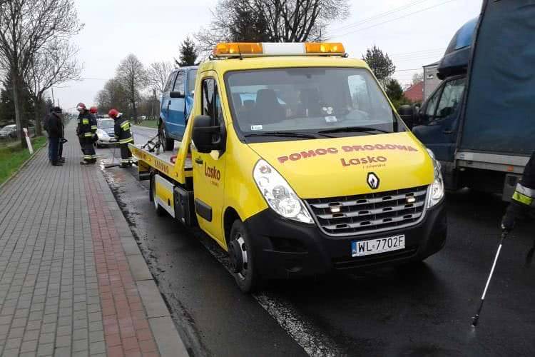 Rozbity fiat i seat - kolizja w Łężanach