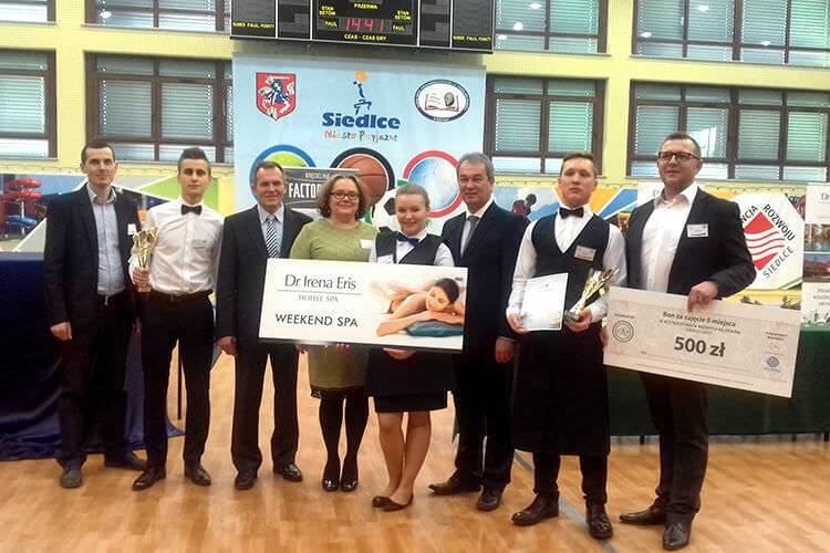 Ewelina Józefczyk z ZSGH w Iwoniczu-Zdroju najlepszą kelnerką w Polsce