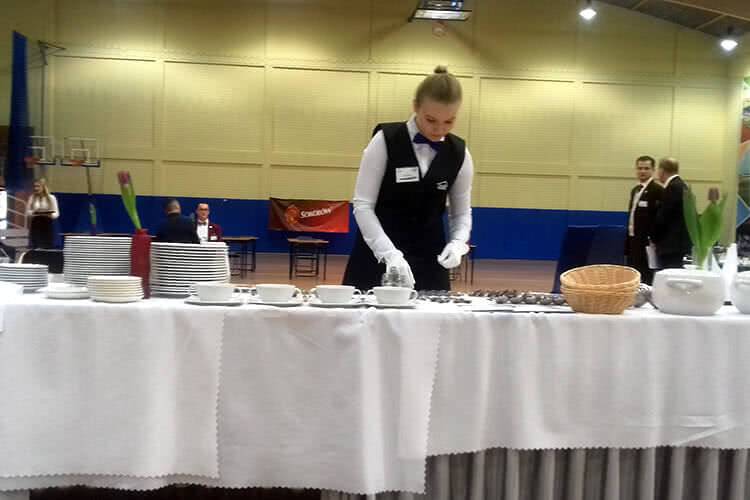 Ewelina Józefczyk z ZSGH w Iwoniczu-Zdroju najlepszą kelnerką w Polsce