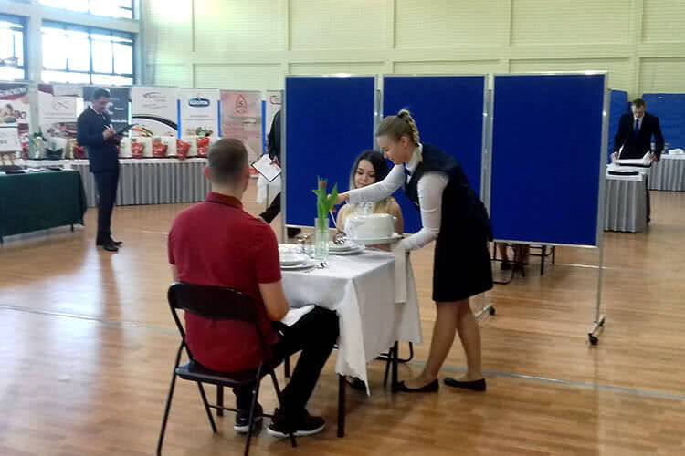 Ewelina Józefczyk z ZSGH w Iwoniczu-Zdroju najlepszą kelnerką w Polsce