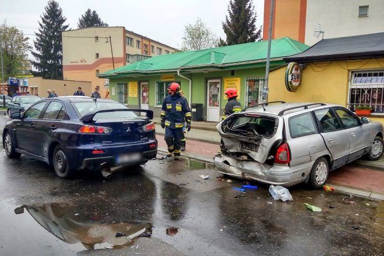 Zderzenie na Naftowej, rozbite Mitsubishi Lancer Evo