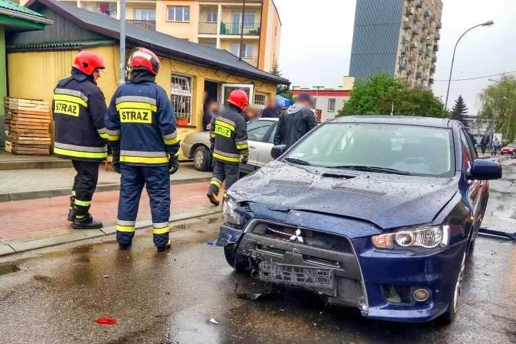 Zderzenie na Naftowej, rozbite Mitsubishi Lancer Evo
