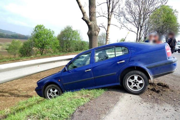 Zasnął za kierownicą i uderzył w bariery