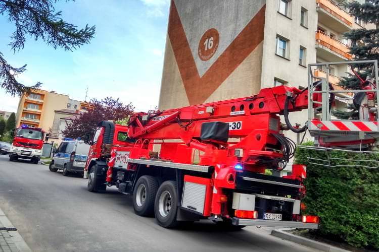Przypalony garnek postawił strażaków na nogi