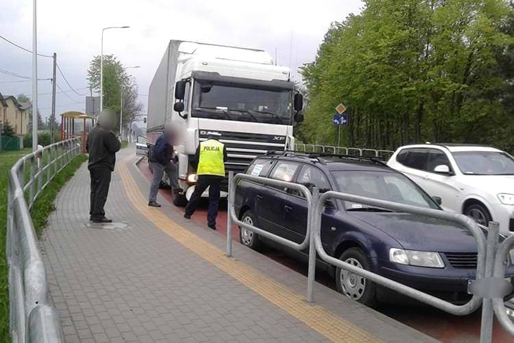 Zderzenie ciężarówki z osobówką