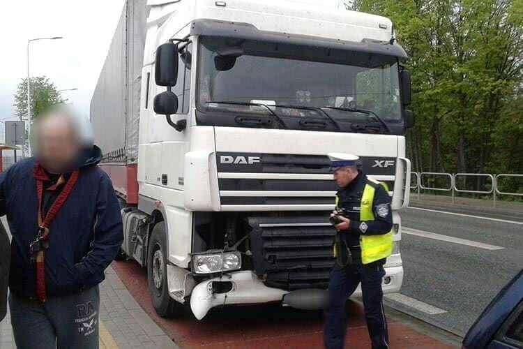 Zderzenie ciężarówki z osobówką