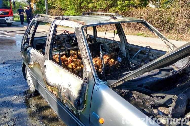 Pożar auta. Fiat uno zapalił się w trakcie jazdy