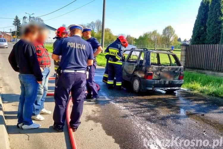 Pożar auta. Fiat uno zapalił się w trakcie jazdy