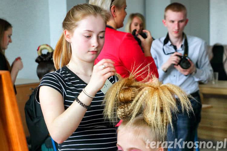 Młodzi adepci sztuki fryzjerskiej rywalizowali w Krośnie