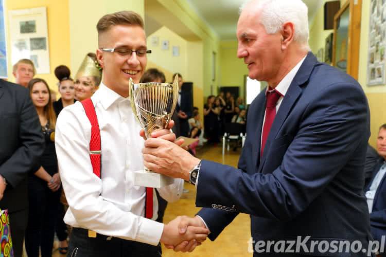 Młodzi adepci sztuki fryzjerskiej rywalizowali w Krośnie