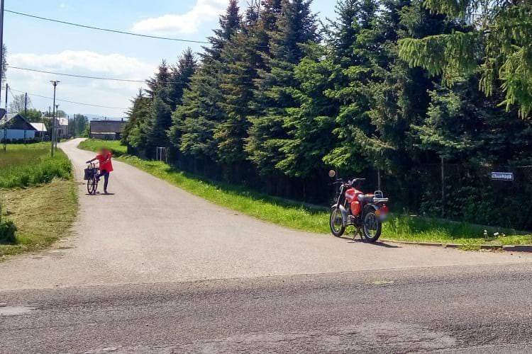 Zderzenie motorowerzysty z samochodem