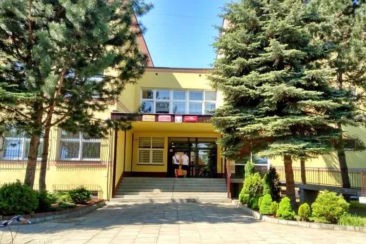 Niezidentyfikowany zapach w szkole