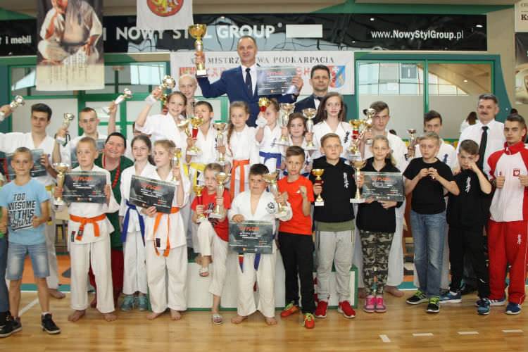 33 puchary dla KK Kyokushin Karate