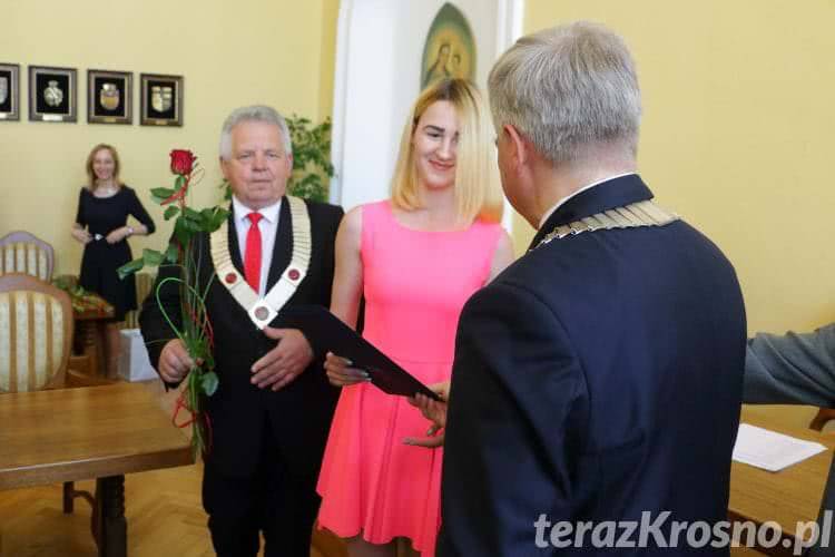 Zasłużeni dla Krosna. Prezydent wręczył medal i nagrody [WIDEO]