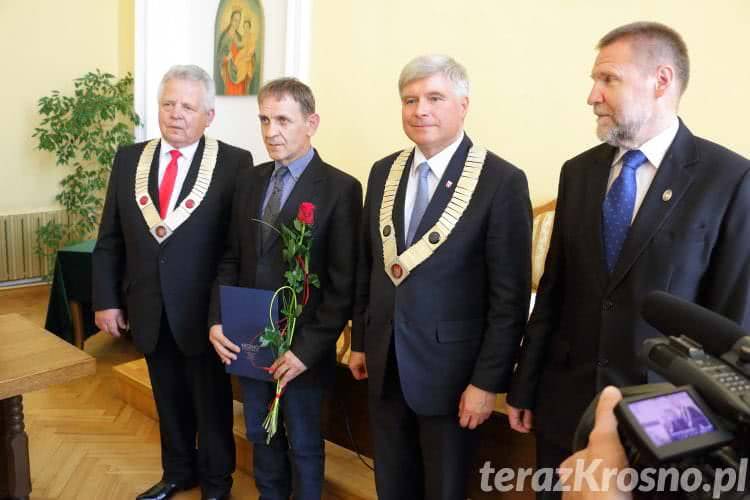 Zasłużeni dla Krosna. Prezydent wręczył medal i nagrody [WIDEO]