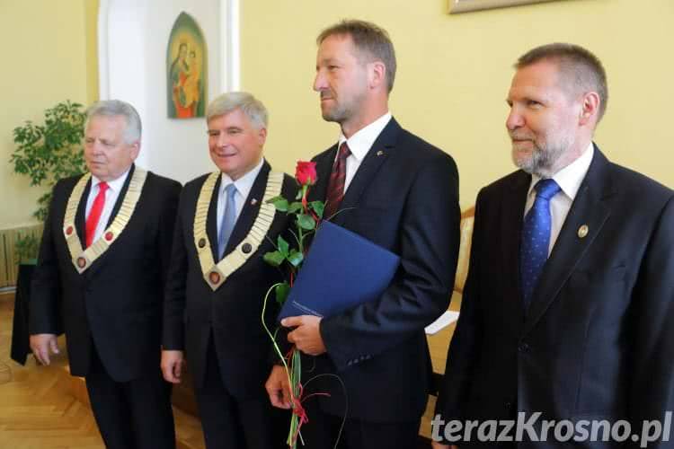 Zasłużeni dla Krosna. Prezydent wręczył medal i nagrody [WIDEO]