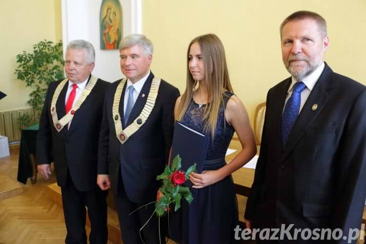 Zasłużeni dla Krosna. Prezydent wręczył medal i nagrody [WIDEO]