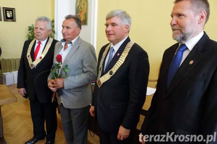 Zasłużeni dla Krosna. Prezydent wręczył medal i nagrody [WIDEO]